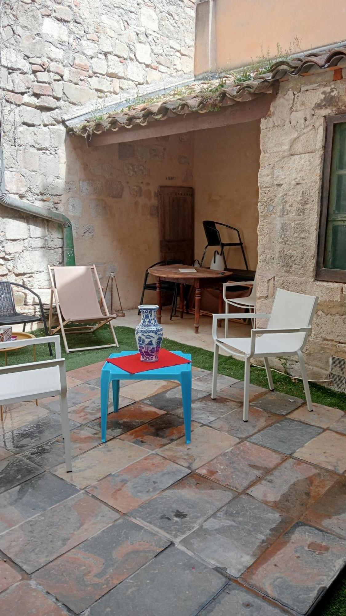 Homestay Intra Muros Calme Avec Jardin Prive Avignon